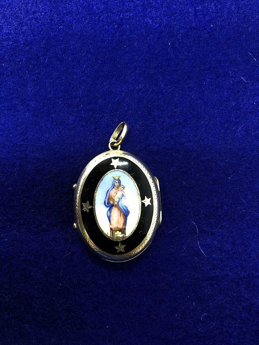 Colgante Guarda-Pelos Esmaltado Con La Virgen De La Almudena | Joyería Finarte Best