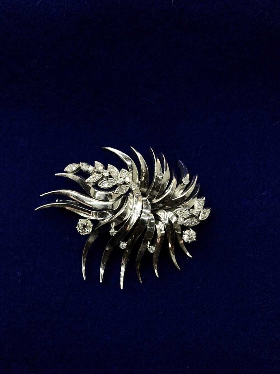 Broche Con Brillantes 0.70 Cts Montados En Oro Blanco De Ley 18Kts | Joyería Finarte New