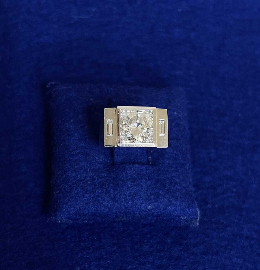 Sortija Solitario Con Brillante Central De 2,60Cts. Y Dos Brillantes Talla Baguettes Montada En Oro Bicolor De Ley 18 Kts. | Joyería Finarte Clearance