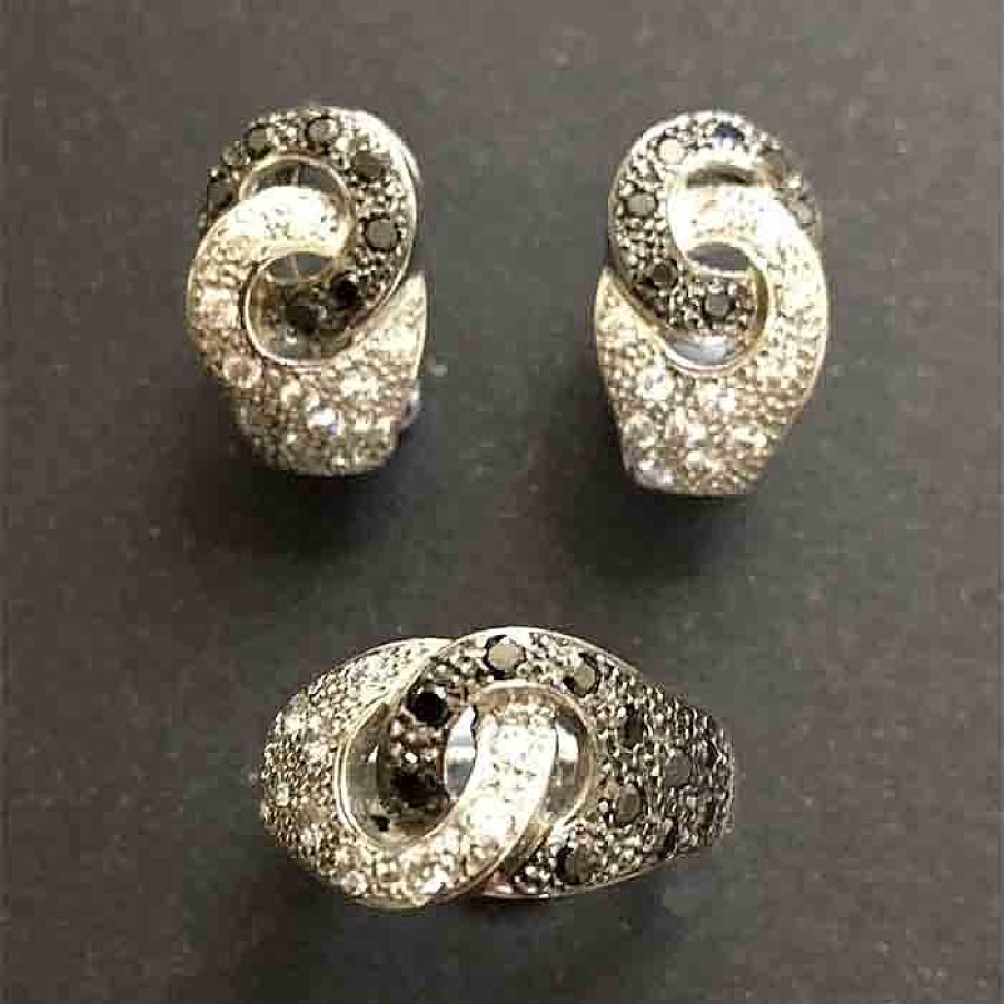 Juego Pendientes Y Sortija Con Circonitas Negras Y Blancas, Montado En Oro Blanco 18 Ktes. | Joyería Finarte Wholesale