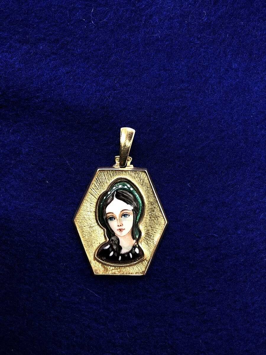 Colgante Con Virgen Con Esmalte Montado En Oro Amarillo De Ley 18 Kts | Joyería Finarte New