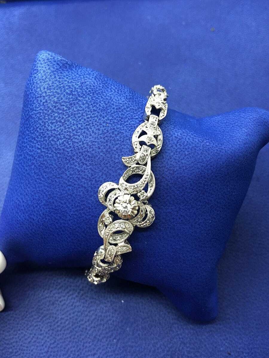 Pulsera Con Brillantes 1,50 Cts Con Forma Flor Montada En Oro Blanco De Ley 18Kts | Joyería Finarte Online