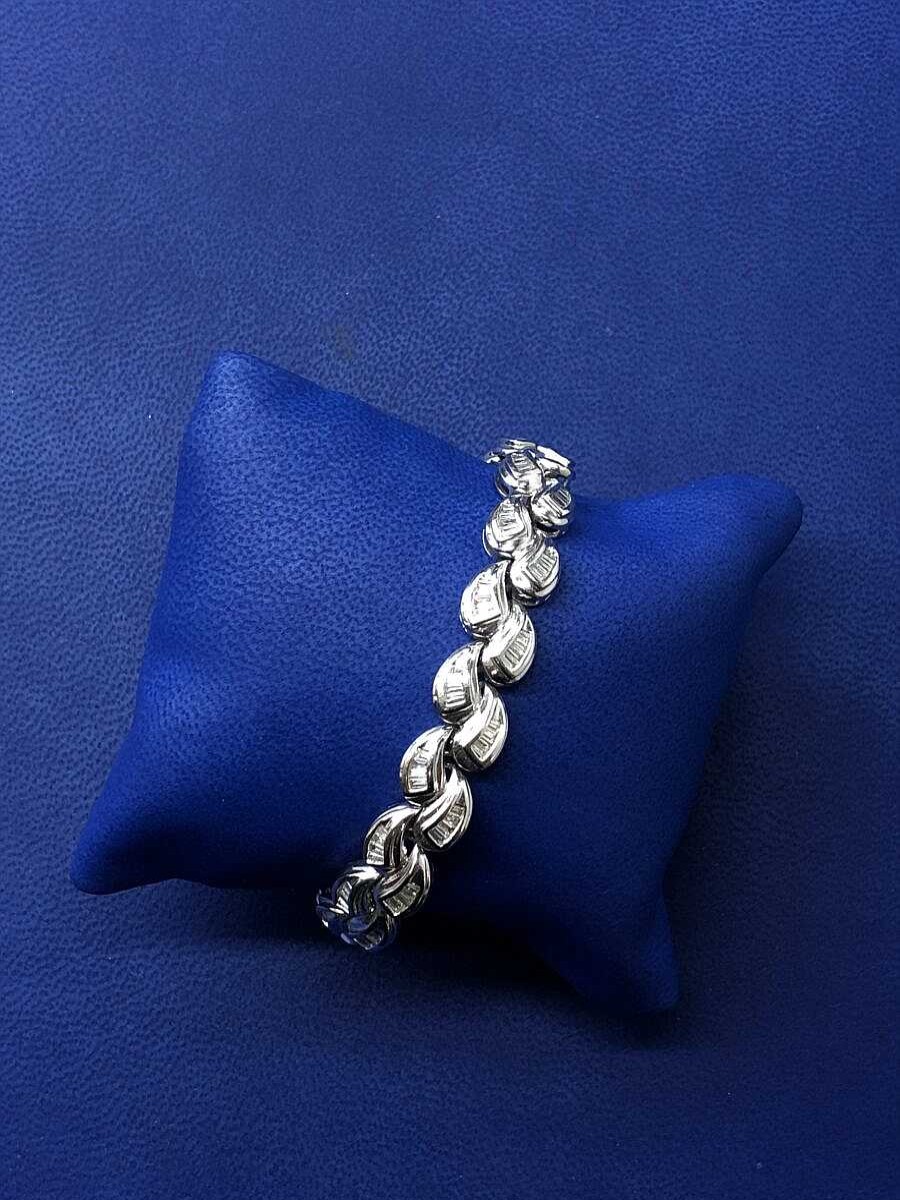 Pulsera Con Forma Hoja Con Brillantes 3,85Cts Talla Baguette Montado En Oro Blanco De Ley 18Kts | Joyería Finarte Wholesale