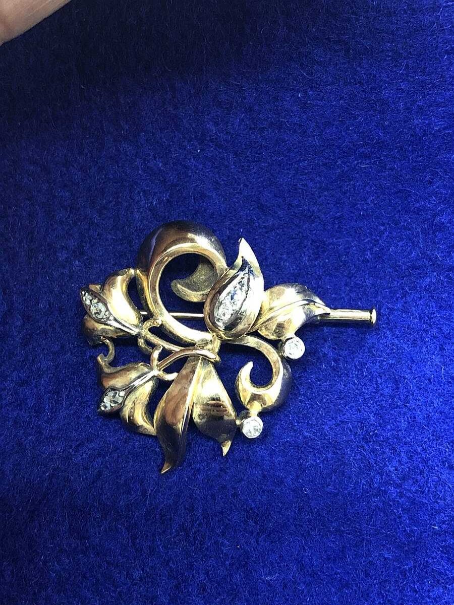 Broche Con Forma Flor Y Brillantes Montado En Oro Amarillo De Ley 18 Kts | Joyería Finarte Wholesale