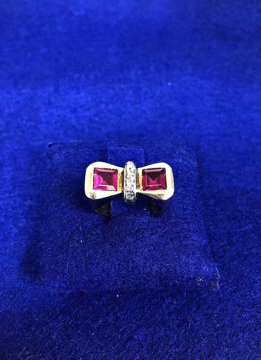 Sortija Chevalier Con Dos Rubies Sinteticos Y Una Linea De Diamantes De 0,15 Cts Aproximadamente Montado En Oro Blanco Y Amarillo De 18 Kts. | Joyería Finarte Wholesale